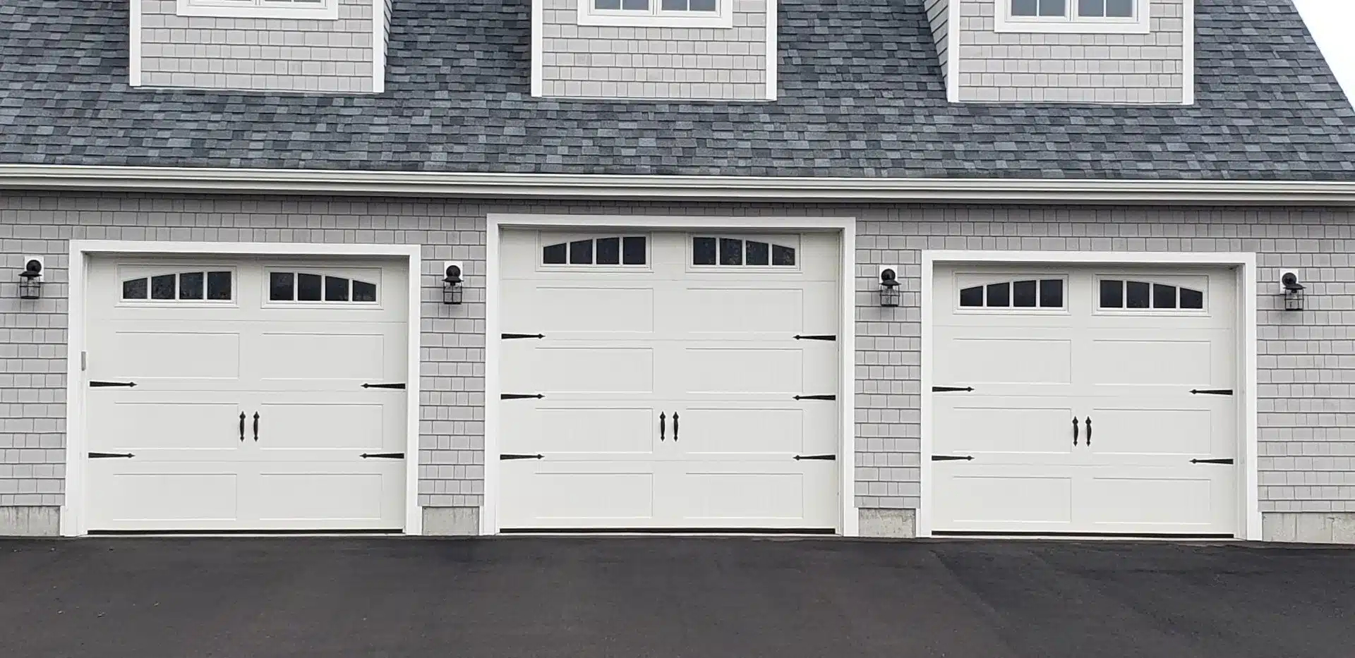Residential garage doors Residential garage doors